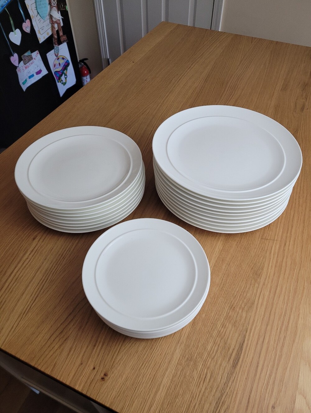 CRATE & BARREL Halo bone china dinner plates set